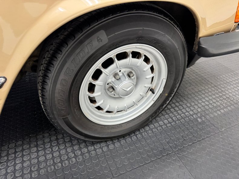 Mercedes-benz-Other-1985-Champagne-Metallic-Tan-39