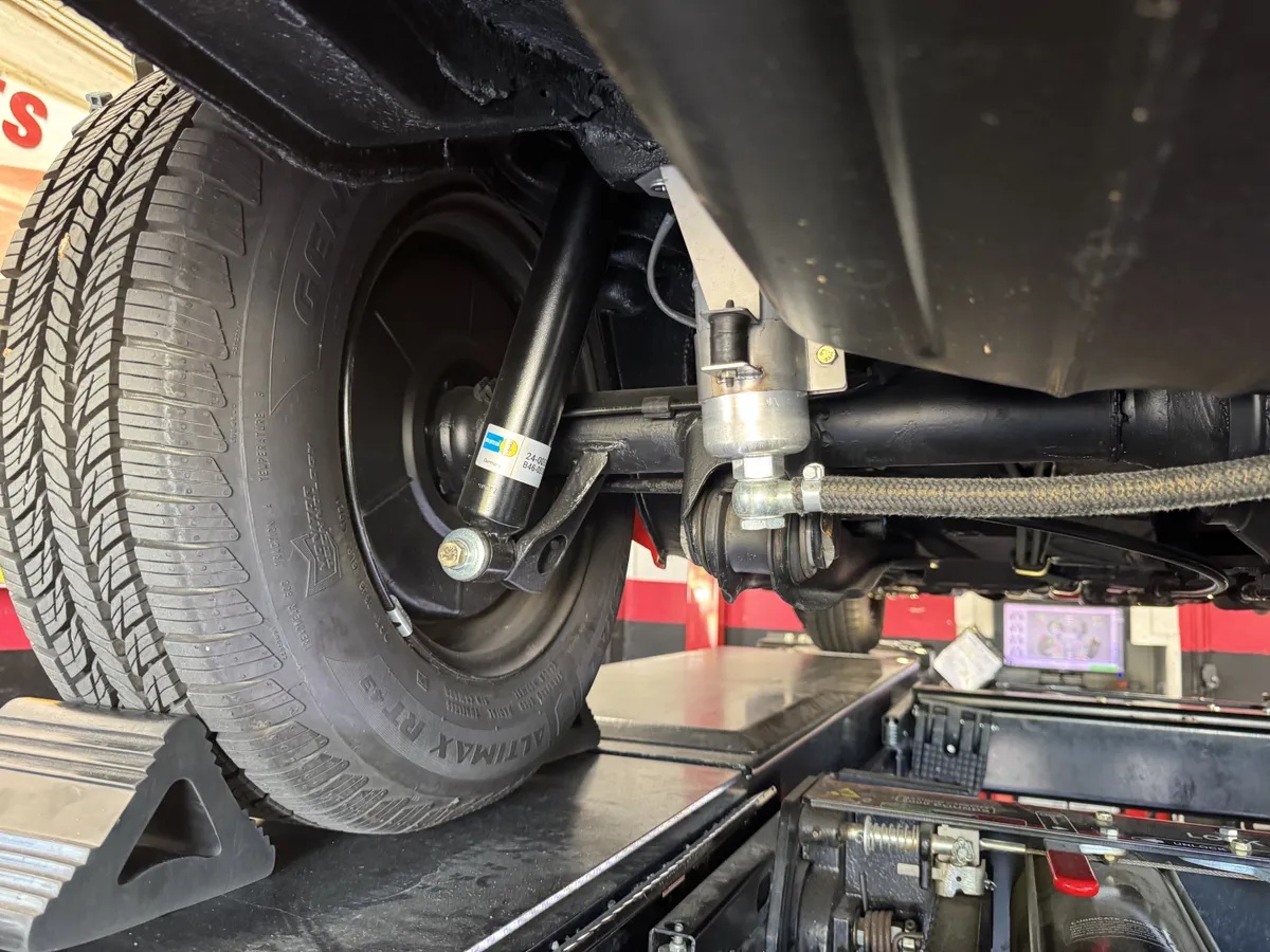 Mercedes-benz-Sl-class-1969-Signal-Red-Black-11