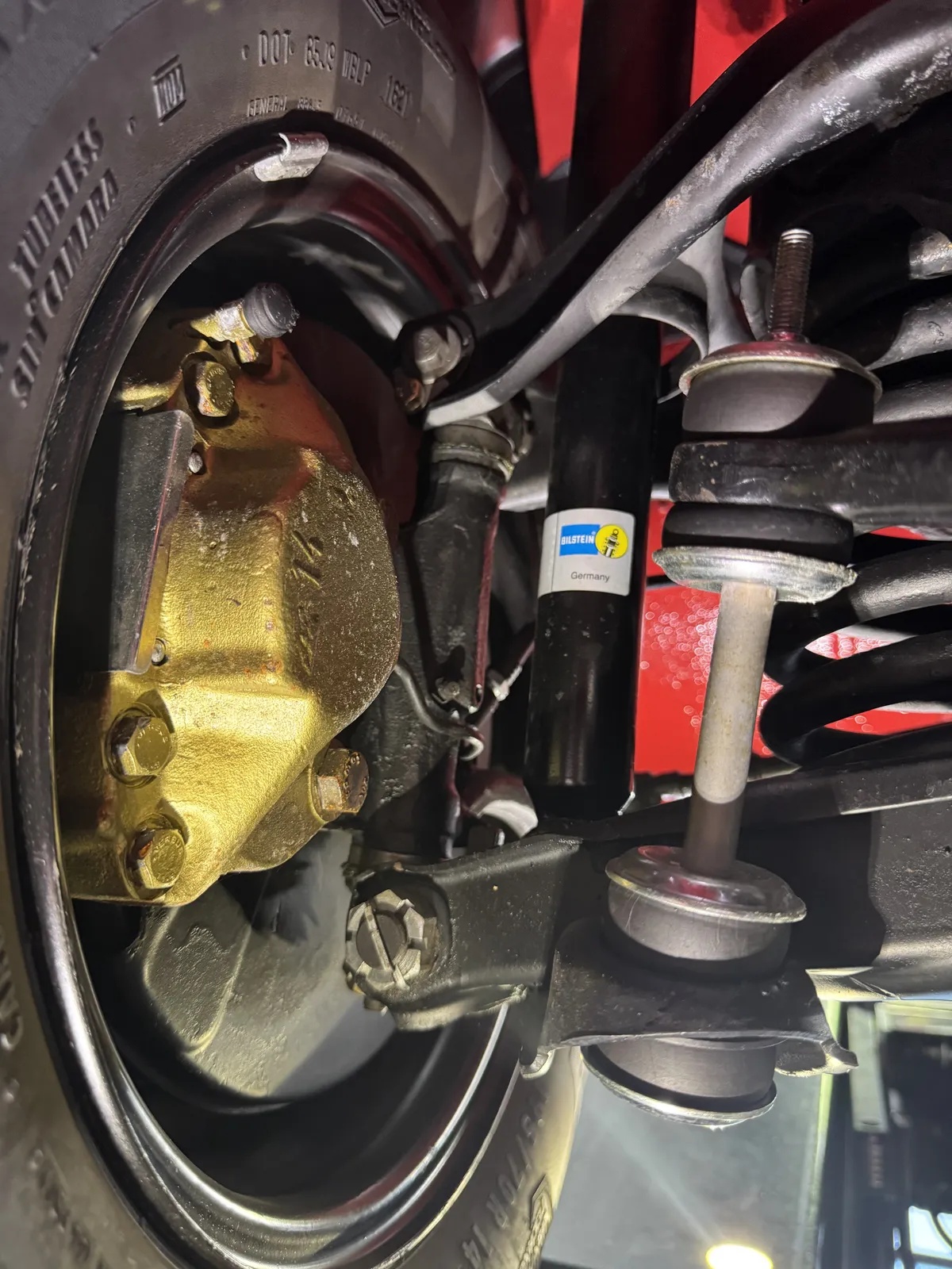 Mercedes-benz-Sl-class-1969-Signal-Red-Black-16