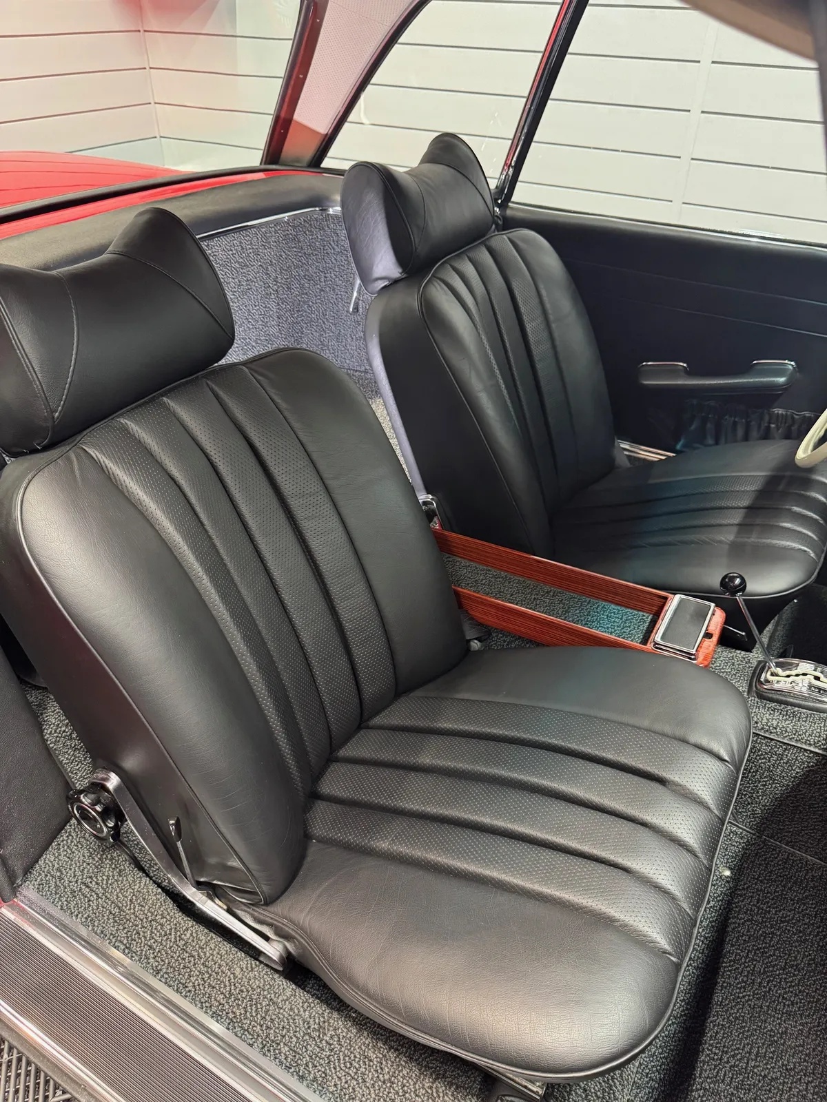 Mercedes-benz-Sl-class-1969-Signal-Red-Black-5