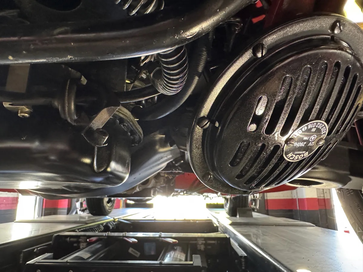 Mercedes-benz-Sl-class-1969-Signal-Red-Black-9