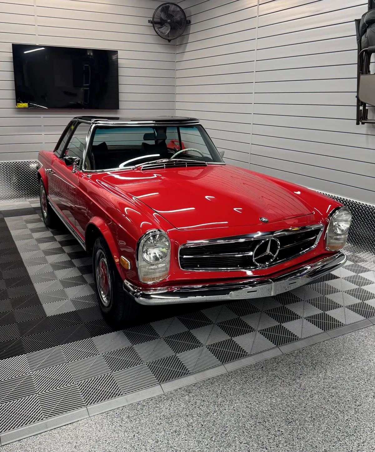 Mercedes-benz-Sl-class-1969-Signal-Red-Black
