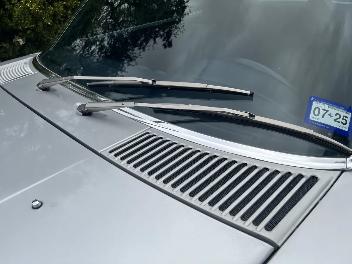 Mercedes-benz-Slc-1978-Silver-Blue-11