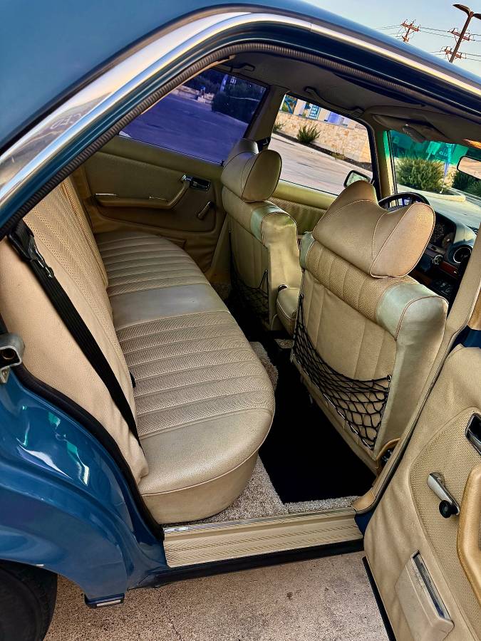 Mercedes-benz-c240-diesel-1978-1