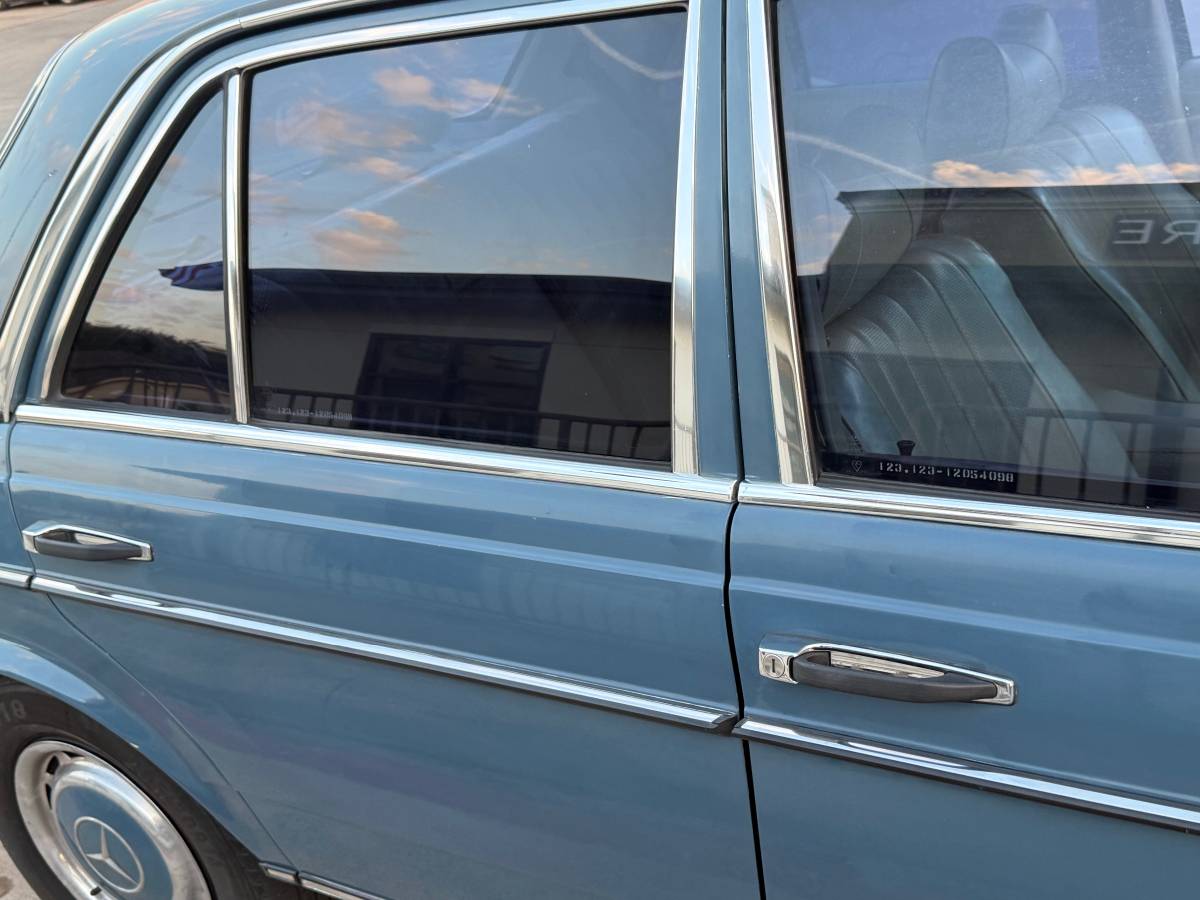 Mercedes-benz-c240-diesel-1978-11