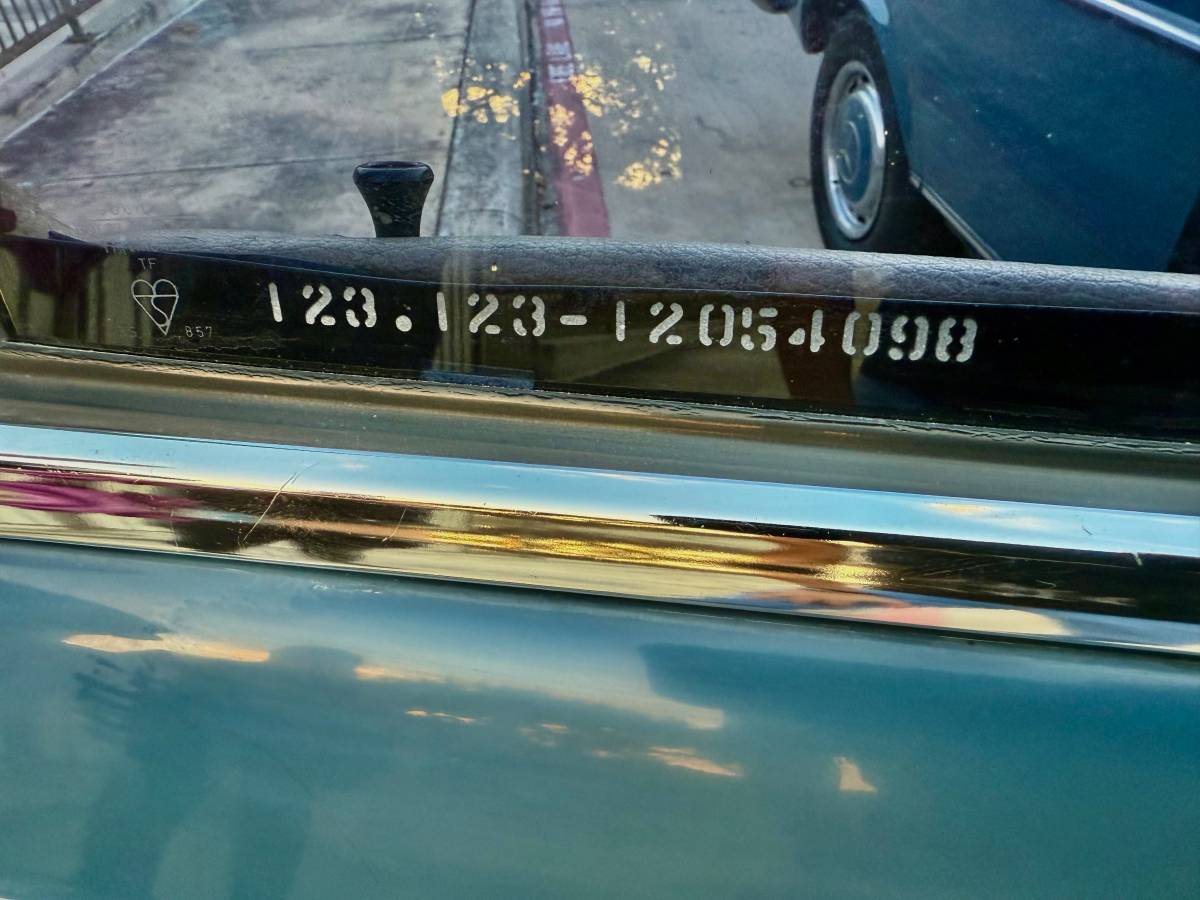 Mercedes-benz-c240-diesel-1978-22