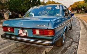 Mercedes-benz-c240-diesel-1978