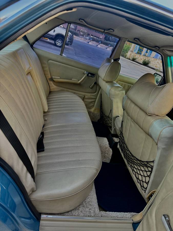 Mercedes-benz-c240-diesel-1978-7