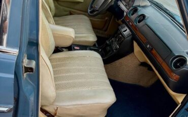 Mercedes-benz-c240-diesel-1978-9