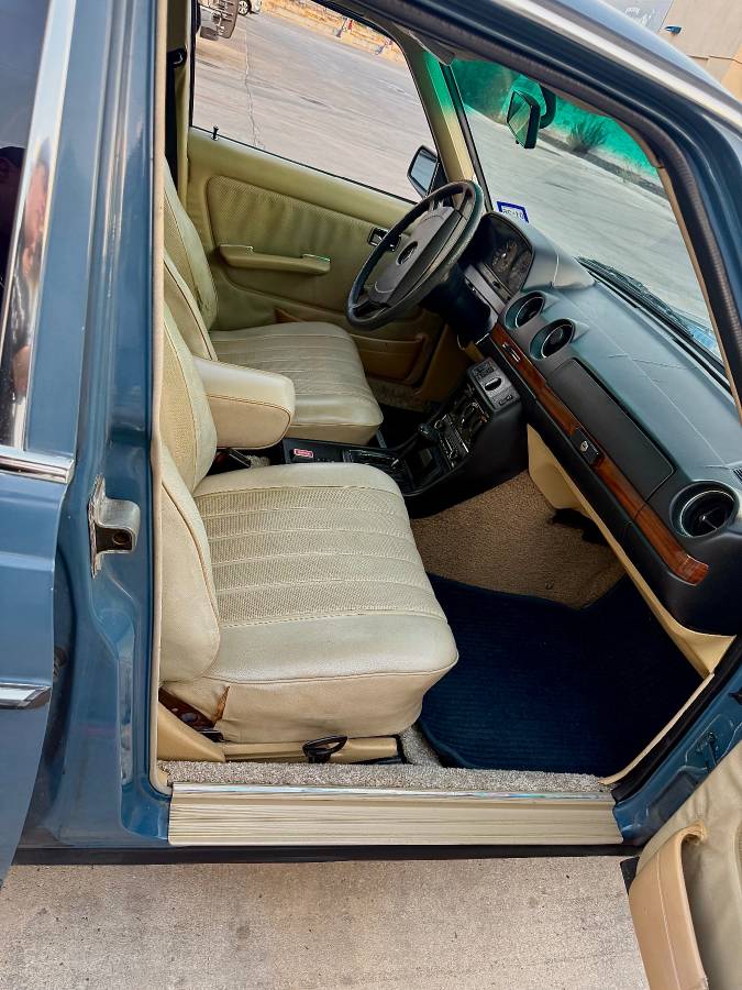 Mercedes-benz-c240-diesel-1978-9