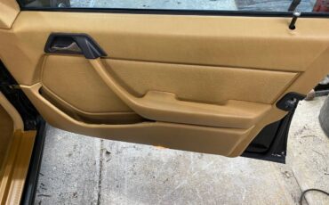 Mercedes-benz-e-class-1987-black-10