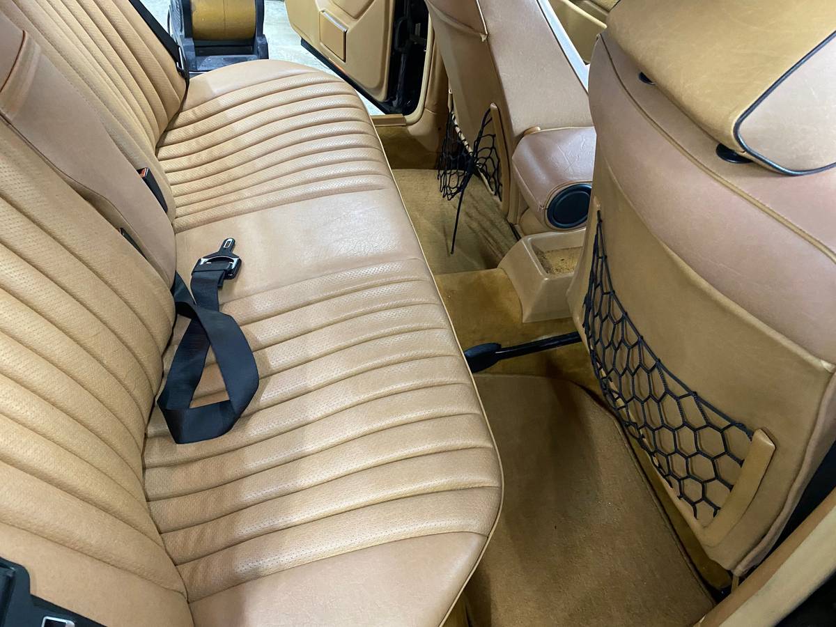 Mercedes-benz-e-class-1987-black-11