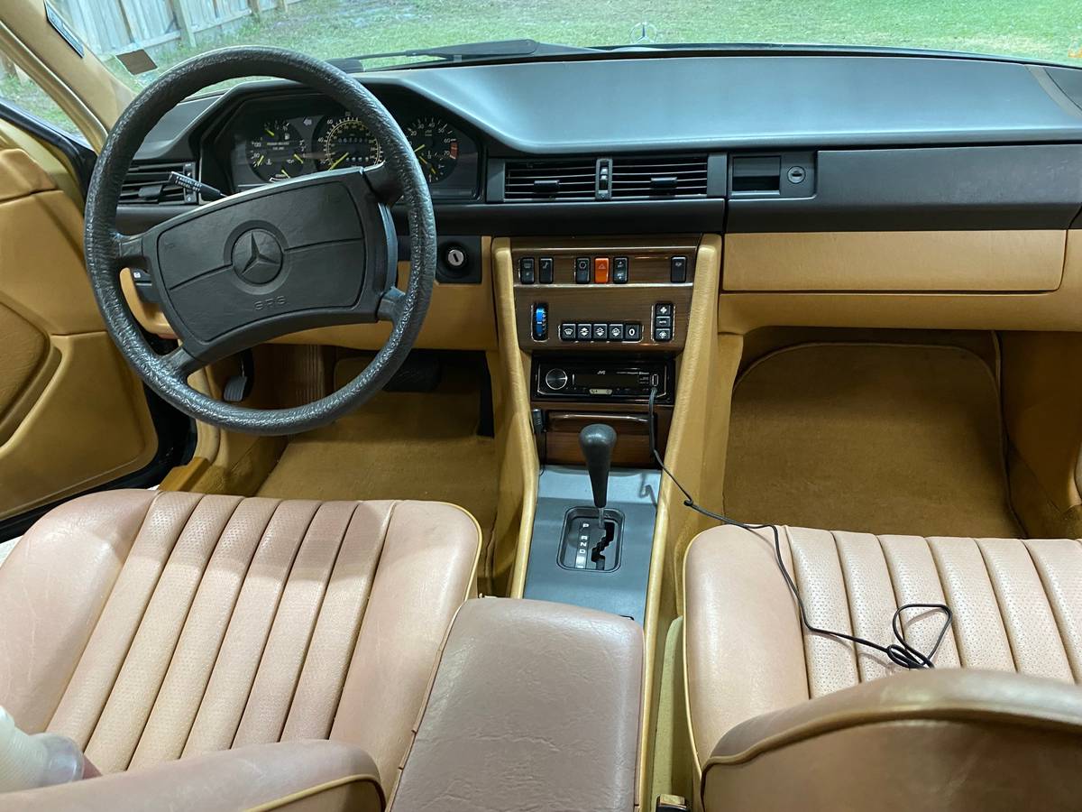 Mercedes-benz-e-class-1987-black-12