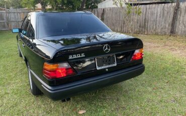 Mercedes-benz-e-class-1987-black-14