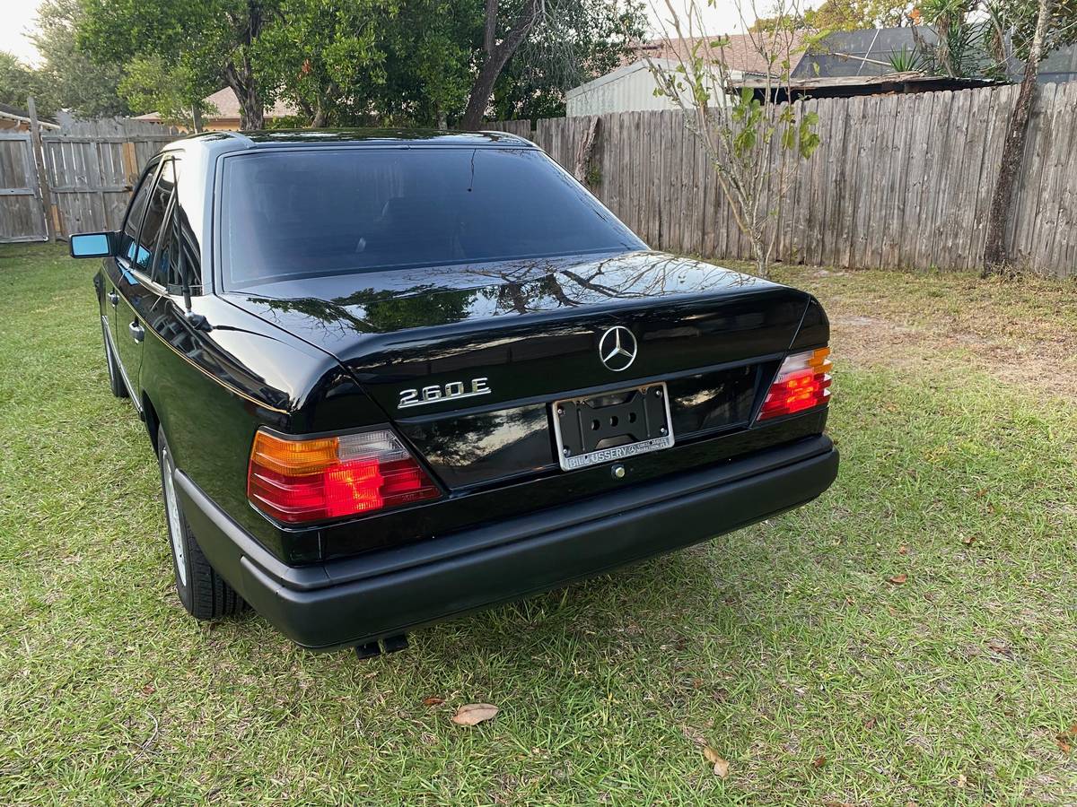 Mercedes-benz-e-class-1987-black-14