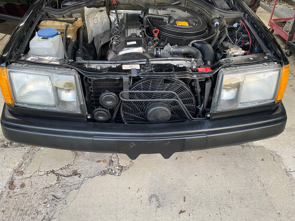 Mercedes-benz-e-class-1987-black-15