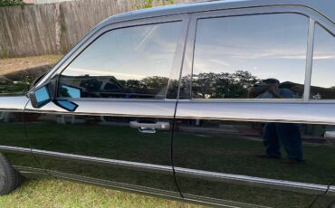 Mercedes-benz-e-class-1987-black-16