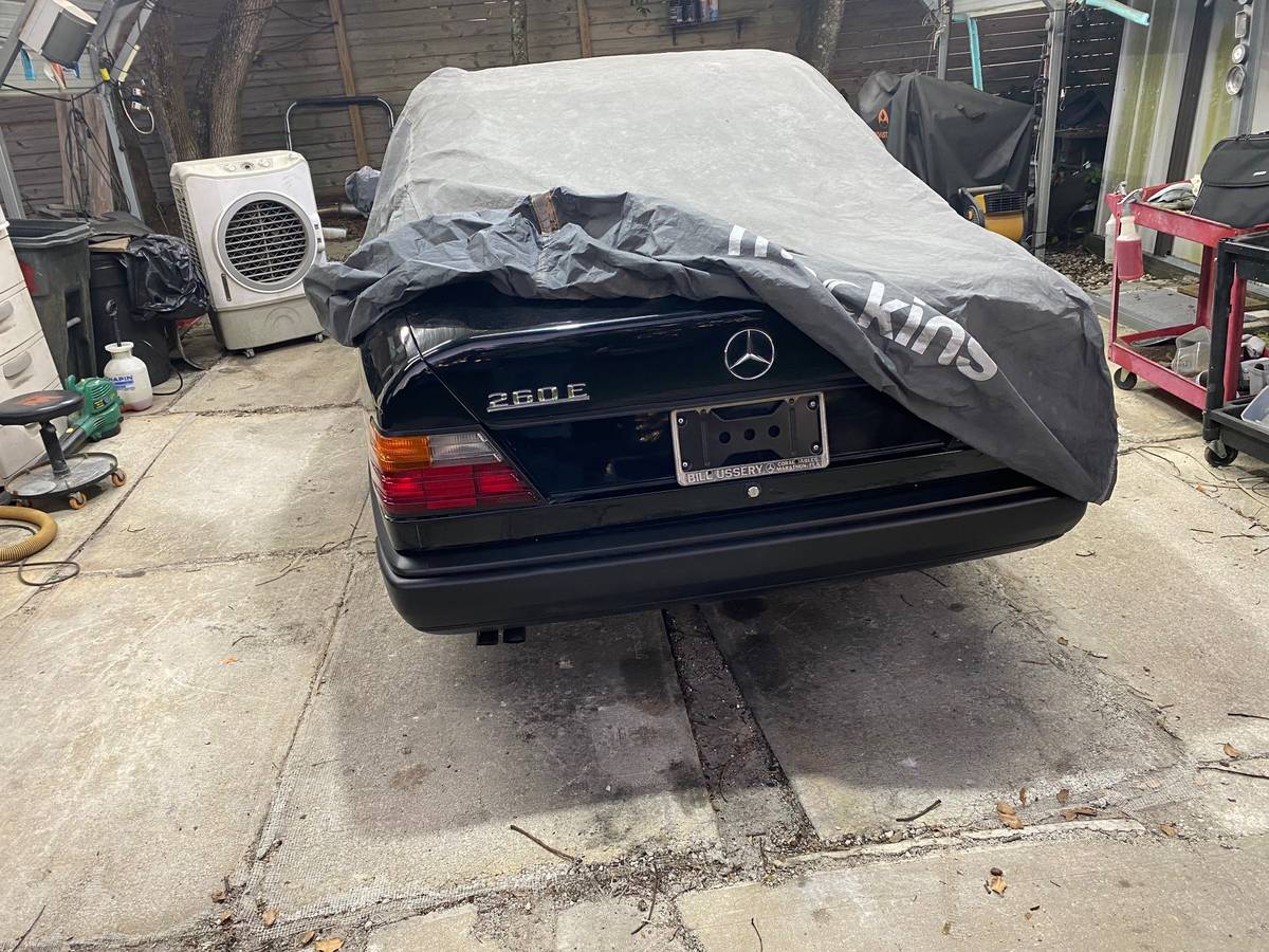 Mercedes-benz-e-class-1987-black-17