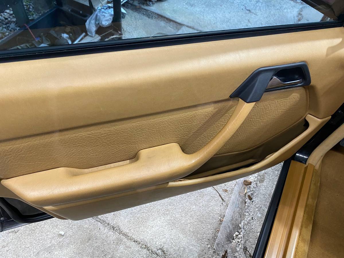 Mercedes-benz-e-class-1987-black-18