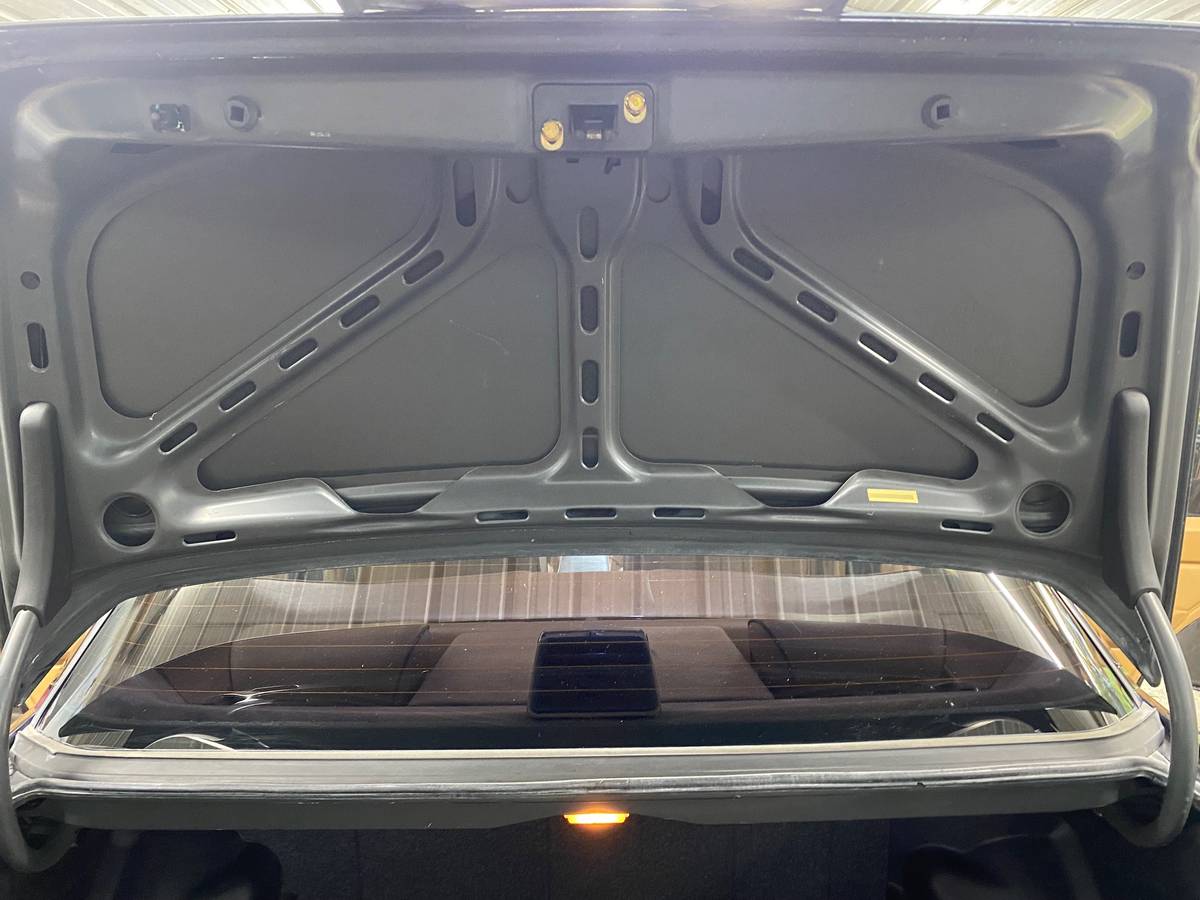 Mercedes-benz-e-class-1987-black-19