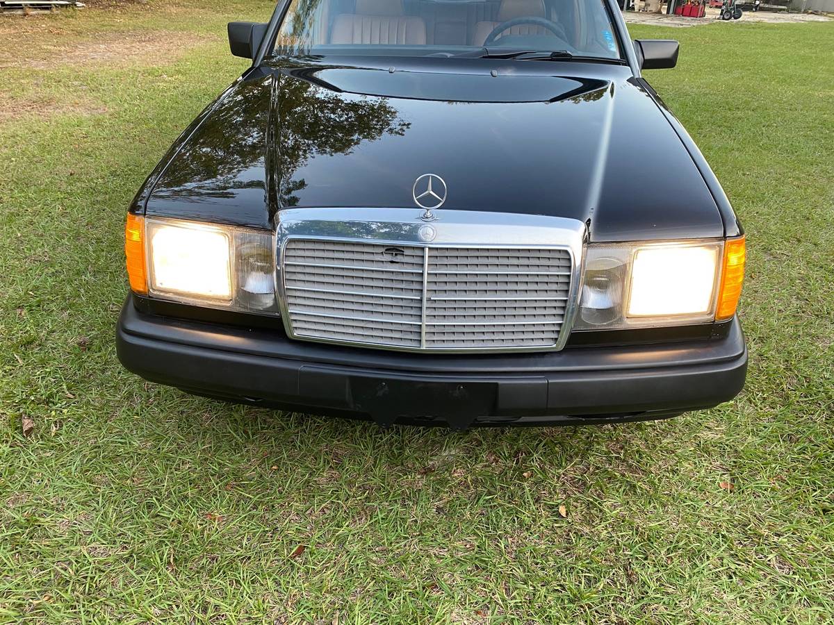 Mercedes-benz-e-class-1987-black-21