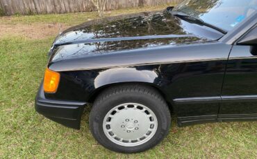 Mercedes-benz-e-class-1987-black-3