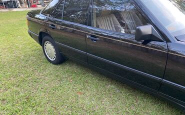 Mercedes-benz-e-class-1987-black