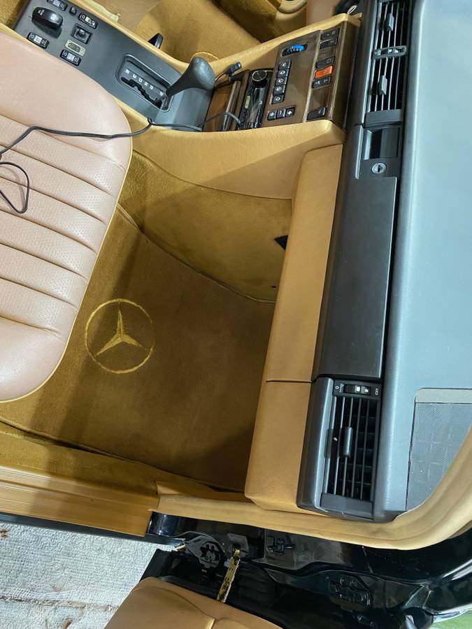 Mercedes-benz-e-class-1987-black-4