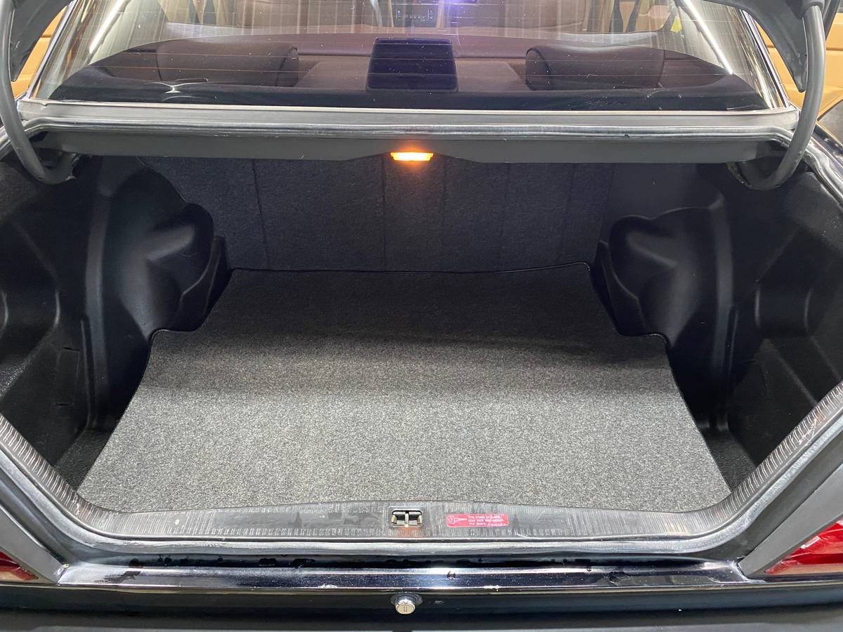 Mercedes-benz-e-class-1987-black-6