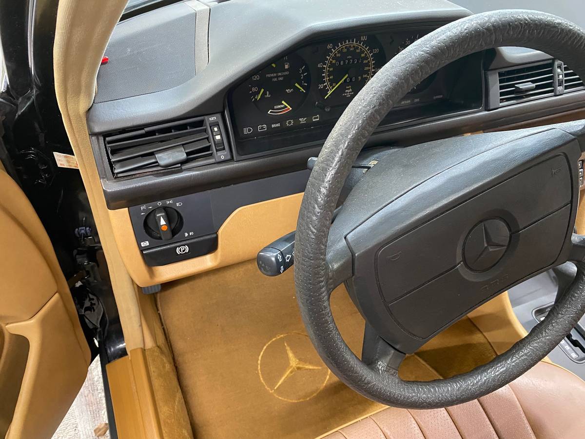 Mercedes-benz-e-class-1987-black-7