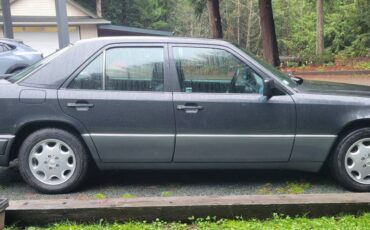Mercedes-benz-e-class-1994-black-1