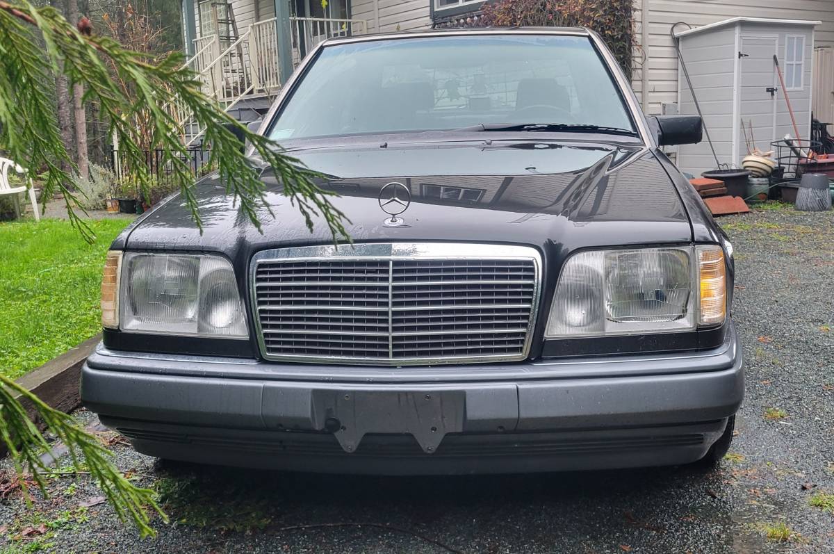 Mercedes-benz-e-class-1994-black-2