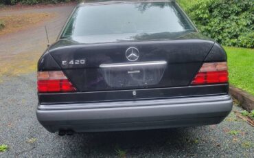 Mercedes-benz-e-class-1994-black-3