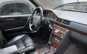 Mercedes-benz-e-class-1994-black-4