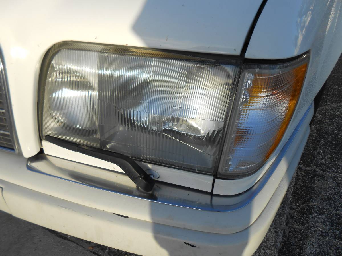 Mercedes-benz-e-class-1994-white-7