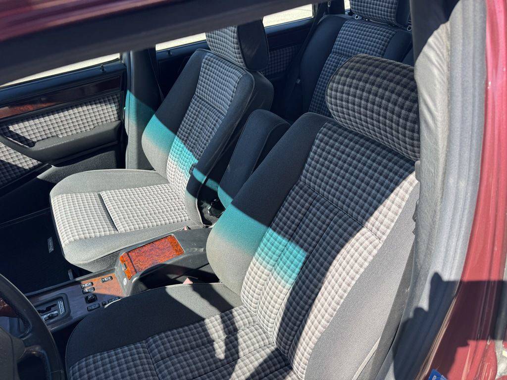 Mercedes-benz-e-class-1995-custom-39