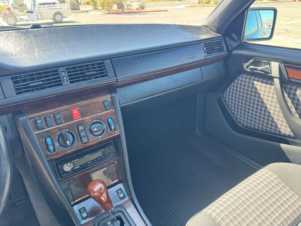 Mercedes-benz-e-class-1995-custom-41