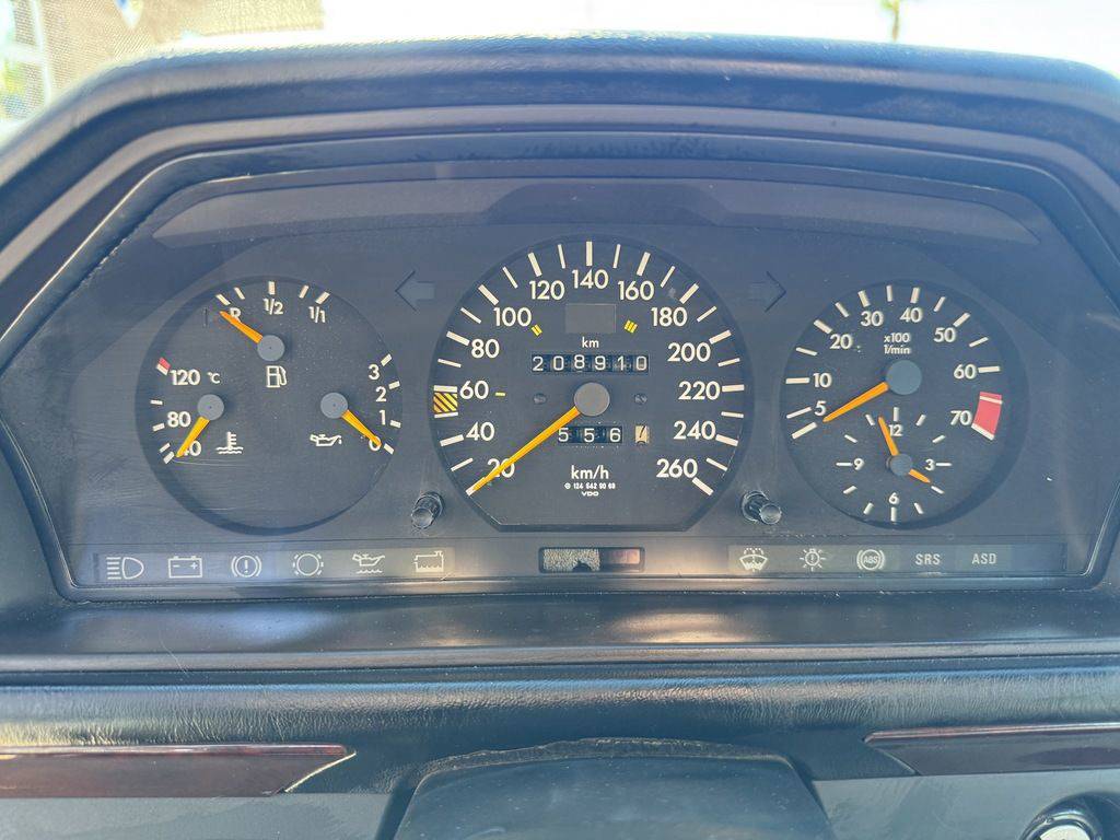 Mercedes-benz-e-class-1995-custom-54