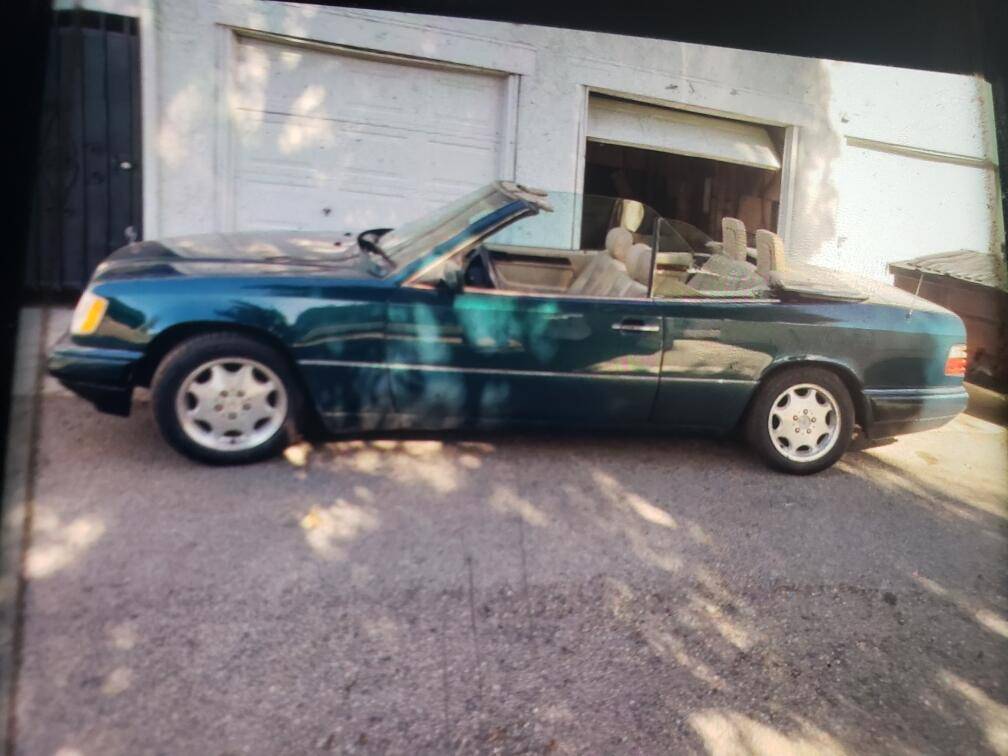 Mercedes-benz-e-class-1995-green-3