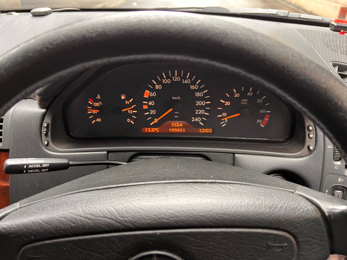 Mercedes-benz-e-class-e230t-touring-1996-grey-10