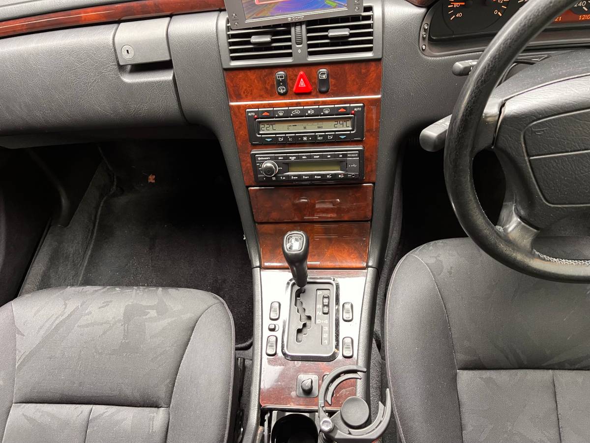 Mercedes-benz-e-class-e230t-touring-1996-grey-11