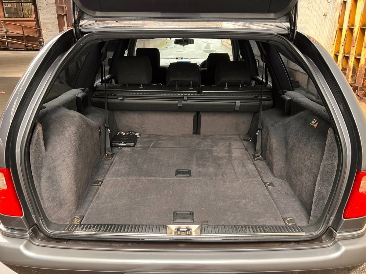 Mercedes-benz-e-class-e230t-touring-1996-grey-12