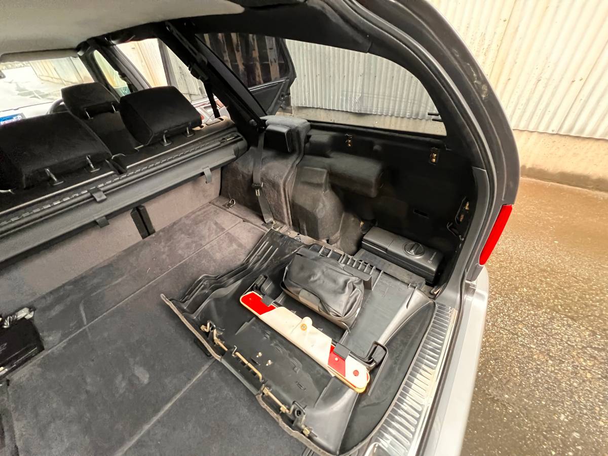 Mercedes-benz-e-class-e230t-touring-1996-grey-14