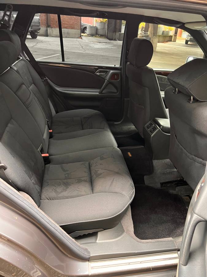 Mercedes-benz-e-class-e230t-touring-1996-grey-17