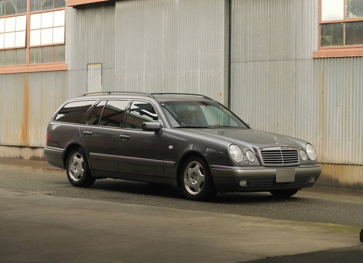 Mercedes-benz-e-class-e230t-touring-1996-grey-2