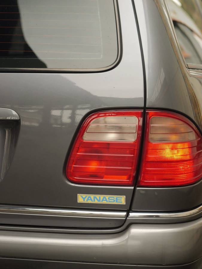 Mercedes-benz-e-class-e230t-touring-1996-grey-3