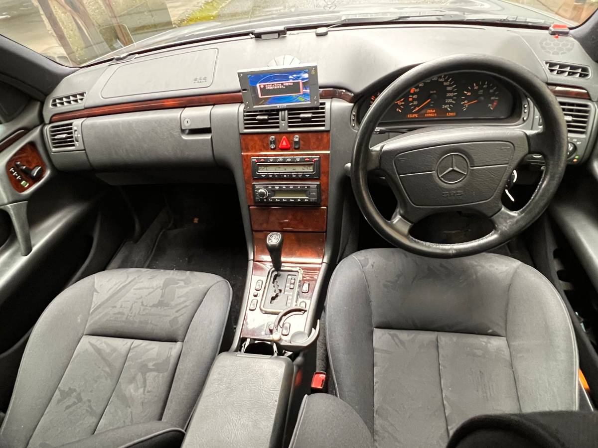 Mercedes-benz-e-class-e230t-touring-1996-grey-4