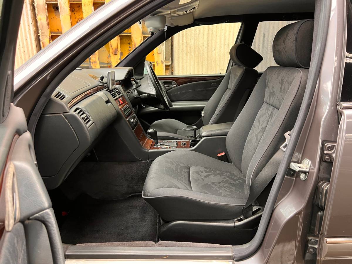 Mercedes-benz-e-class-e230t-touring-1996-grey-5