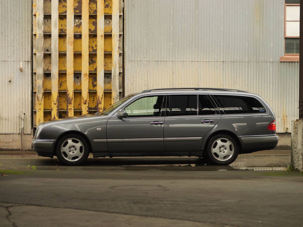 Mercedes-benz-e-class-e230t-touring-1996-grey-6