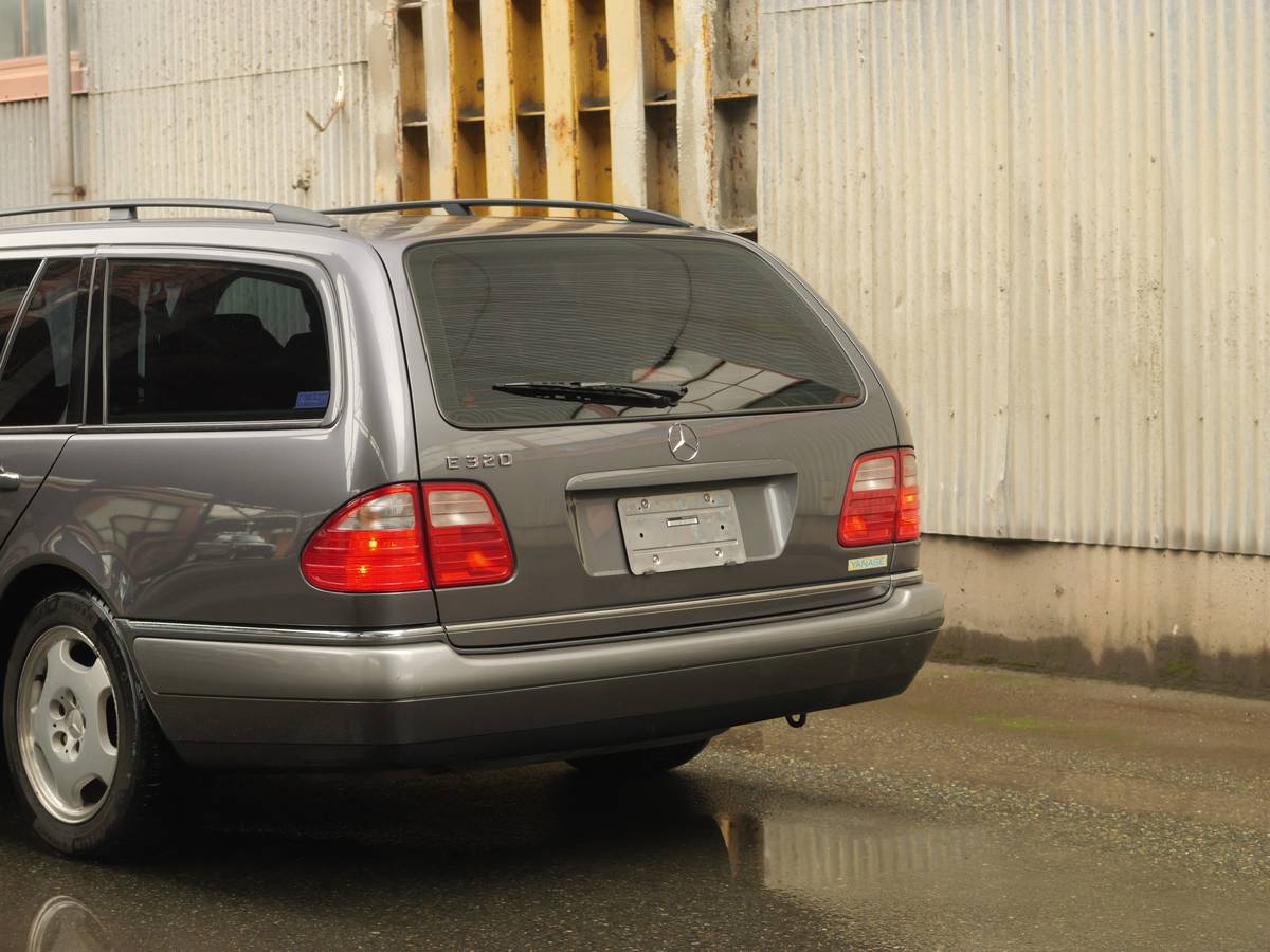 Mercedes-benz-e-class-e230t-touring-1996-grey-7